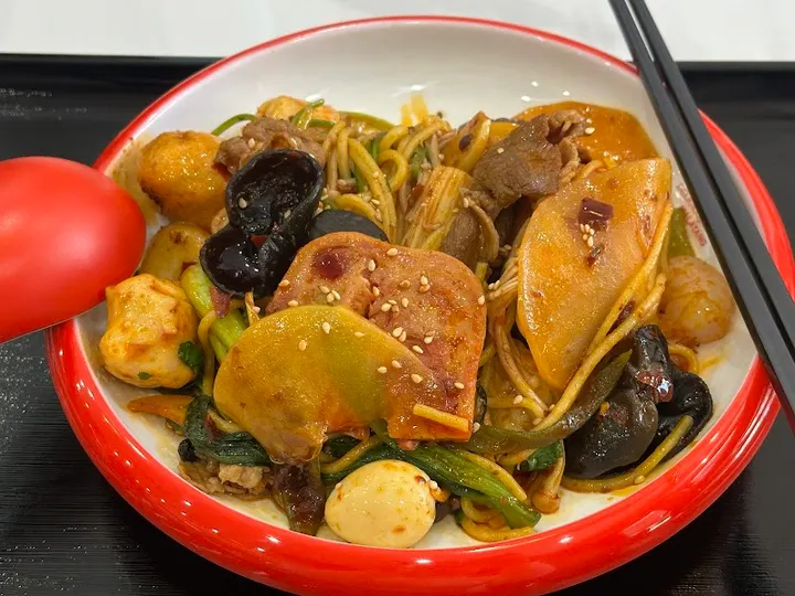 辣红帮麻辣烫 町田店 - 图片 4