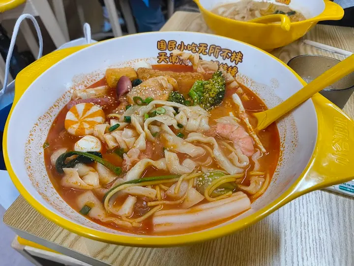 小谷姐姐麻辣烫 名站店 - 图片 3
