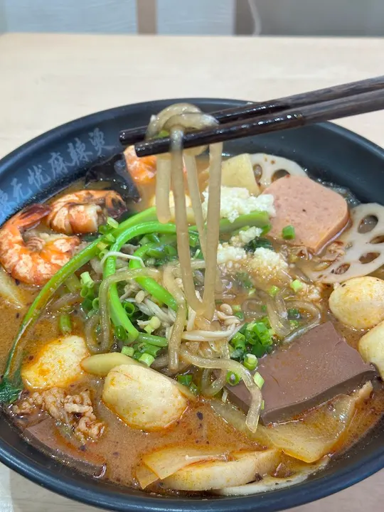 爱辣无忧麻辣烫 道顿堀店 - 图片 3