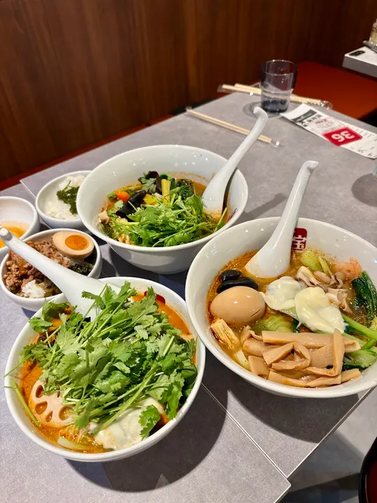 七宝麻辣烫 梅田EST店 - 图片 2