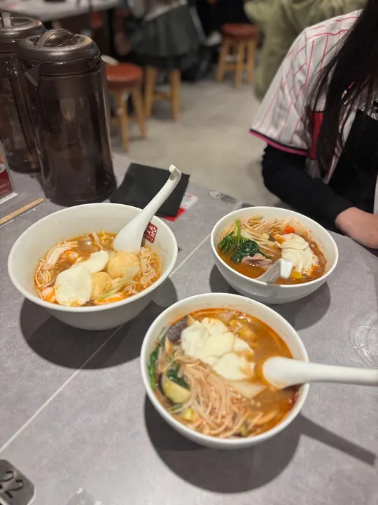 七宝麻辣烫 梅田EST店 - 图片 3